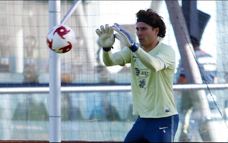 Miguel Herrera confía en que Guillermo Ochoa mejore su nivel bajo los tres palos. Imago7