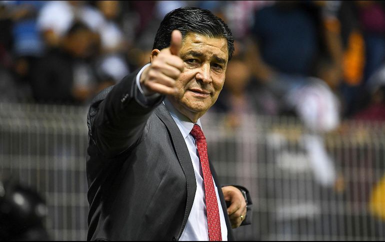 Luis Fernando Tena. La presión de ganar gira en torno del entrenador de los rojiblancos, quien tiene la obligación de cambiar el rumbo del equipo. IMAGO7/E. Espinosa