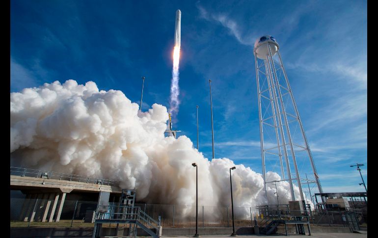 Además de los experimentos y equipo habituales, la cápsula lleva quesos cheddar y manchego, frutas y verduras frescas, chocolate y tres tipos de gomitas dulces. AFP/A. Gemignani-NASA