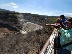 Pobladores de Acasico y Temacapulín se reunieron con personal de la Comisión Nacional del Agua en El Zapotillo este viernes. EL INFORMADOR/S. Blanco