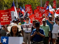 Al grito de “Rechazo, rechazo. No queremos miseria. No seremos Cuba ni Venezuela” los ciudadanos se manifestaron en el barrio de Las Condes. AFP/J. Torres