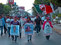 Ayer domingo, un grupo de policías estatales de Chiapas agredieron a la Caravana Sur en busca de los 43 normalistas. EFE / C. López