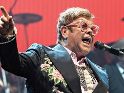 Elton John se quedó sin voz en medio de un concierto; ahora se encuentra en recuperación.  EFE / ARCHIVO