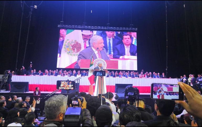 López Obrador estuvo acompañado por la secretaria del Trabajo, Luisa María Alcalde; el líder de la Catem, Pedro Haces, y el coordinador de Morena en el Senado, Ricardo Monreal. TWITTER/@CatemNacional