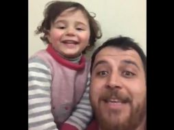 Abdullah Abu Salva trata de que sus pequeños no se muestren afectados por la guerra. ESPECIAL