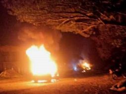 La furgoneta se desplazaba cuando estalló, causando daños a autos y hogares cercanos. TWITTER/@TodosporCali_