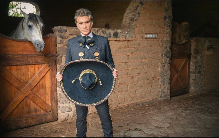 “El Potrillo”. Retoma al mariachi como su carta fuerte musical y lo hace con el disco “Hecho en México”. EFE