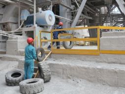 La empresa estatal Cementos Cienfuegos S.A. incinera entre 130 y 150 neumáticos diariamente. TWITTER@MindusIndustria