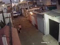 En el lugar se ubicaron prendas de la menor, así como la ropa que portaba la mujer al momento que fue vista con la niña.