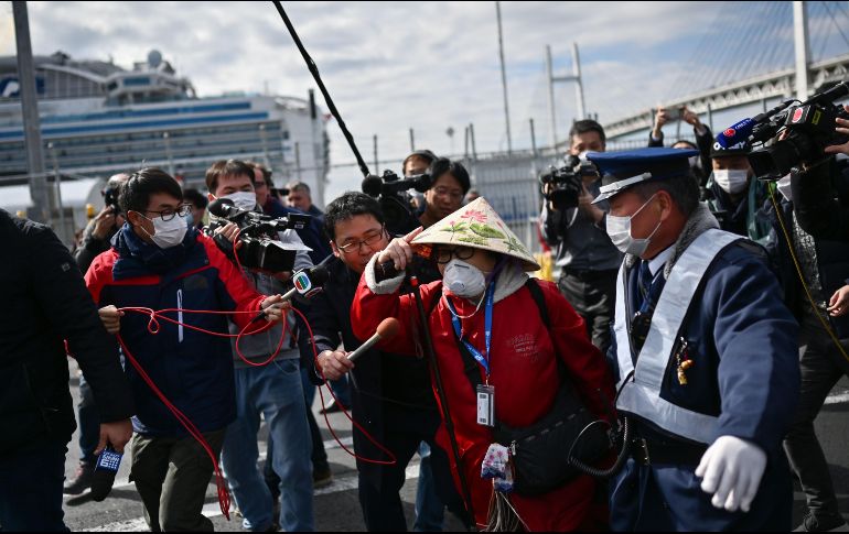 Se espera que desembarquen pronto todos los pasajeros siempre y cuando los análisis indiquen que no están contagiados. AFP / C. Triballeau
