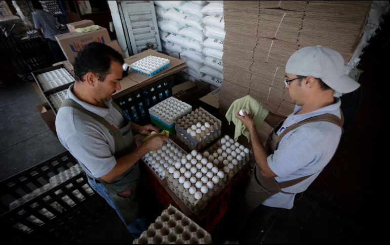 La temporada de frio y la baja de gallinas ponedoras provocaron el aumento en el precio. EL INFORMADOR/F. Atilano