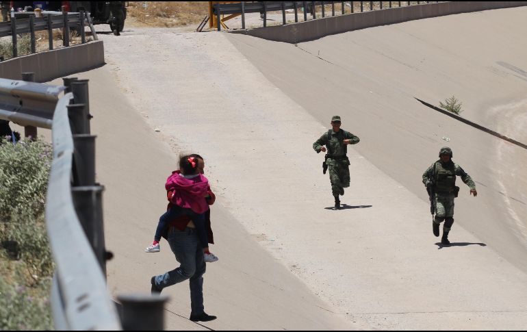 AI expresó su preocupación por el uso de la Guardia Nacional para impedir el paso de personas migrantes y refugiadas. AFP/ARCHIVO