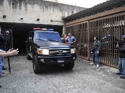 Un vehículo de la policía se encontraba estacionado afuera de la casa de Juan José Márquez. AFP / F. Parra