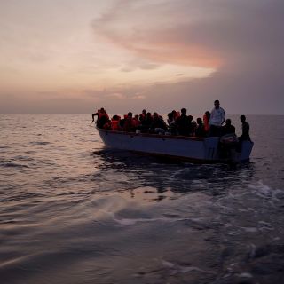 Desaparece en el Mediterráneo una balsa con 91 migrantes