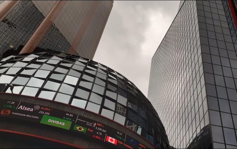 Los futuros de los mercados accionarios estadounidenses presentan descensos afectados por el sentimiento negativo por la aparición de nuevos casos de esta enfermedad fuera de China. EL INFORMADOR / ARCHIVO