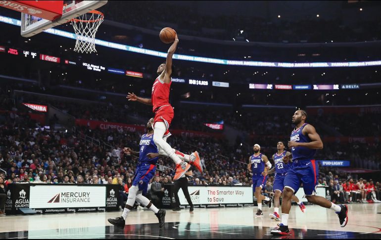 Destacado. De’Aaron Fox aportó 20 punto para la victoria de los Kings. AFP