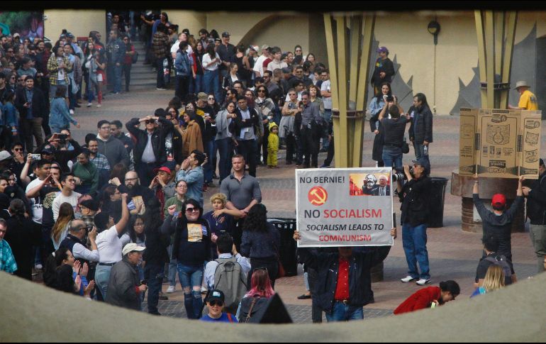 Antisocialistas. Simpatizantes de Trump rechazan las aspiraciones presidenciales de Bernie Sanders. AP