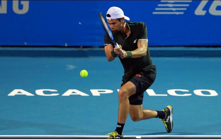 El mexicano Lucas Gómez se enfrentó al colombiano Daniel Galán, en la fase calificación del Abierto Mexicano de Tenis de Acapulco 2020. NTX / F. Estrada