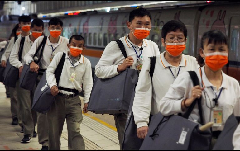 Las muertes por la epidemia en China se elevaron en las últimas 24 horas a 97 hasta alcanzar los dos mil 442 fallecidos. EFE /