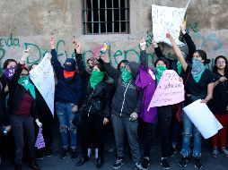 López Obrador ha respondido a los reclamos de feministas con pedir que no hicieran pintas y asegurar que detrás del llamado al paro nacional de mujeres hay grupos de derecha. EFE/ARCHIVO