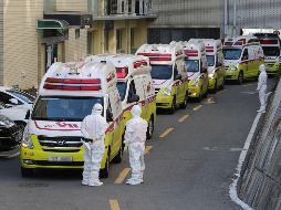 Ambulancias con enfermos infectados del coronavirus llegan hoy a un hospital en Daegu, Corea del Sur. AP/Lim Hwa-young