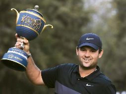 Victorioso. El golfista estadounidense aprovechó los errores de su compatriota Justin Thomas para cerrar con broche de oro la cuarta edición de este torneo. AP / F. Llano