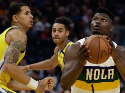 Aunque el equipo cayó 115-101 ante la quinteta de Louisiana, el mexicano (I) mostró un buen desempeño en 28 minutos de juego. AP / B. Margot