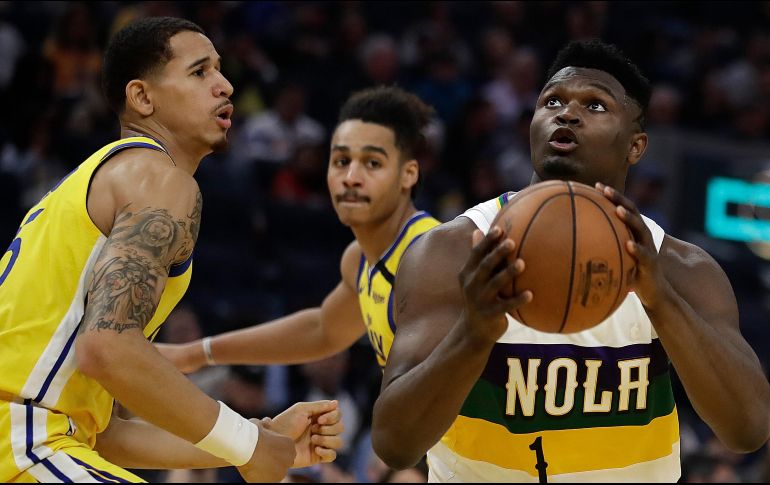 Aunque el equipo cayó 115-101 ante la quinteta de Louisiana, el mexicano (I) mostró un buen desempeño en 28 minutos de juego. AP / B. Margot