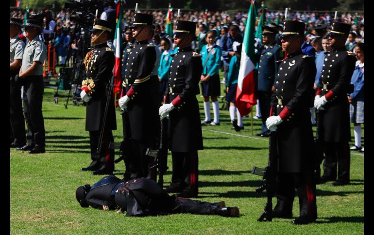 Una cadete se desmayó. SUN/D. Sánchez