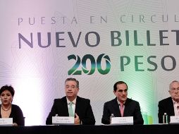 Jonathan Heath (d) reconoce que hay sectores con caídas; sin embargo, asegura que varios otros han registrado un crecimiento positivo. NTX/ARCHIVO