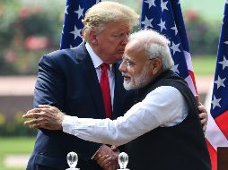 A pesar de que se demostraron cordialidad, Donald Trump y Narendra Modi se mostraron lejos de lograr un trato comercial. AFP/P. Singh