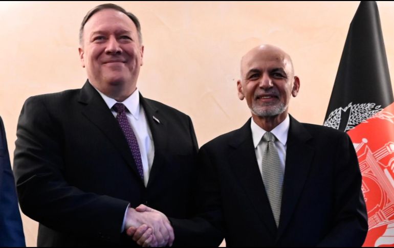 El secretario de Estado de EU, Mike Pompeo, junto al presidente afgano, Ashraf Ghani. AFP/A. Caballero