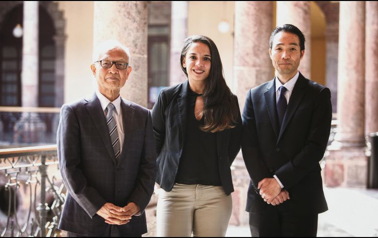 Impulso. Seishiro Ishikawa, Giovana Jaspersen y Masayoshi Hatakeyama, satisfechos con la firma. ESPECIAL