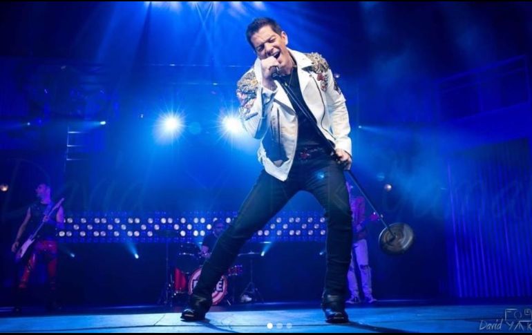 Yahir, junto con la cantante Belinda, encabeza el reparto de la puesta en escena 