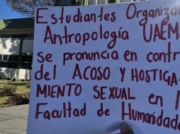 Estudiantes de la FaCiCo entraron en paro el viernes pasado a manera de protestas por los casos de acoso sexual por parte de alumnos y maestros de la institución. TWITTER / @facico_uaem