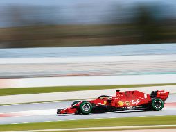 Se pone a punto. Sebastian Vettel conduce su Ferrari. AP