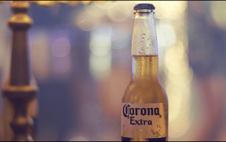 La encuesta revela que un 38% de los cerveceros no la compraría ''bajo ninguna circunstancia'' por recordar la marca al virus chino. FACEBOOK / Corona