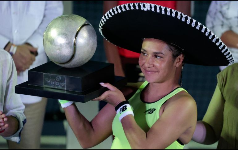 Watson se vio en la necesidad de sacar lo mejor de su repertorio con la raqueta para irse arriba en la competencia. AP/R. Blackwell