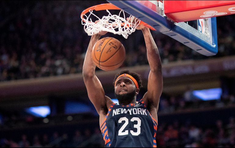 Mitchell Robinson (#23) aportó 23 puntos para el triunfo de los Knicks. AP/M. Lennihan