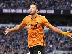 Jiménez se metió dentro del área, dejó tirado a Japhet Tanganga y cruzó la pelota por abajo ante Paulo Gazzaniga, titular en detrimento del lesionado Hugo Lloris.  AFP / D. Leal- Olivas