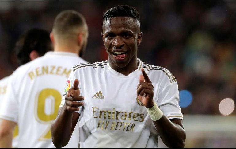 ENCENDIDO. El brasileño lideró a los blancos hacia la victoria en el clásico. EFE