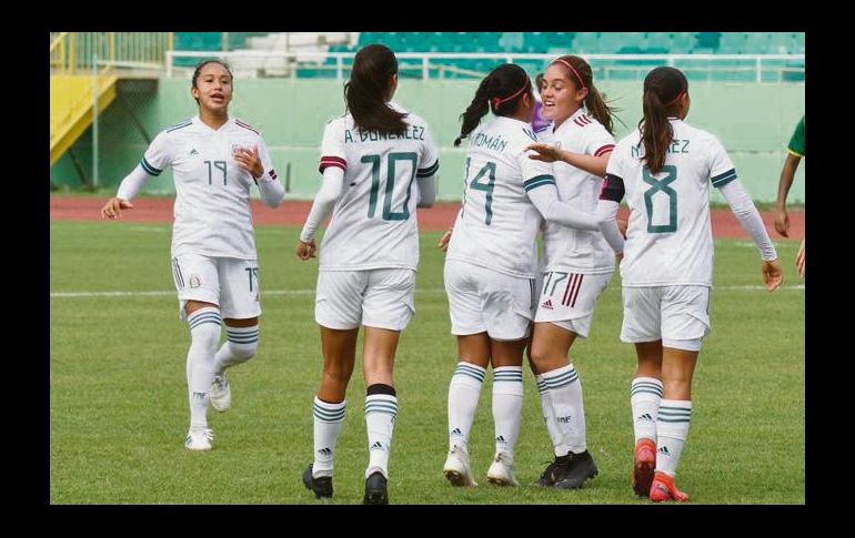 Goleada. Felicidad con las niñas tricolores. TWITTER/@miseleccionmx