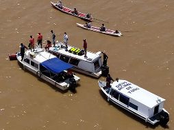 Al menos 50 militares, cinco aeronaves y dos barcos fueron desplegados para las operaciones de búsqueda y rescate. AFP/Brazil's Amapa State Press Office