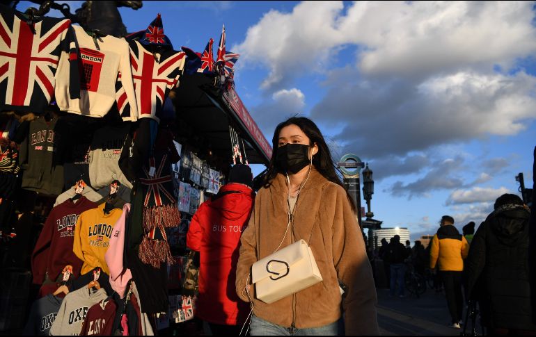 Según las autoridades, no sería la primera vez que en Londres reciben llamadas de auxilio por presuntos ataques racistas relacionados con el brote de Covid-19. AFP / D. Leal-Olivas