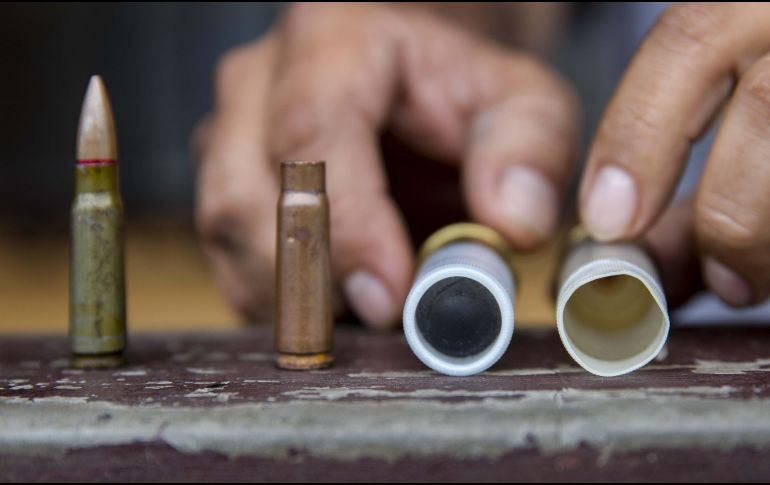 Según la FGR, los policías patrullaban cuando localizaron a los sujetos que abordaban un vehículo y se hallaban en posesión de armas de fuego. EFE / ARCHIVO