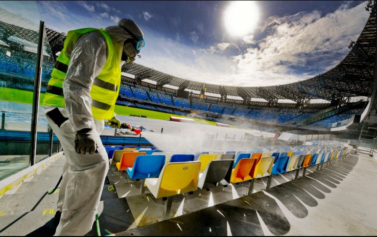 Dicha medida permitirá seguir con la celebración liga de futbol, aunque sin posibilidad de congregar espectadores en los estadios. EFE / C. Fusco