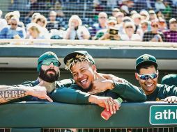 Felices. Los peloteros de Oakland se alistan para la siguiente temporada durante el campamento celebrado en Arizona.  TWITTER/@athletics