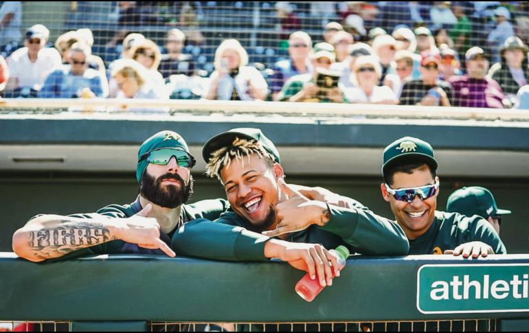 Felices. Los peloteros de Oakland se alistan para la siguiente temporada durante el campamento celebrado en Arizona.  TWITTER/@athletics