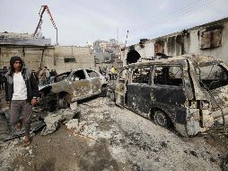 El fuego arrasó varios locales y provocó una espesa columna de humo visible a varios kilómetros del lugar. AFP/M. Abed