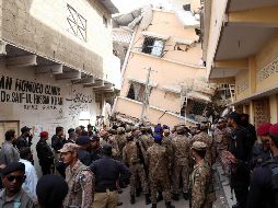 Vecinos aseguraron a periodistas que las labores de rescate no se realizaron de forma correcta en la zona. EFE/R. Khan